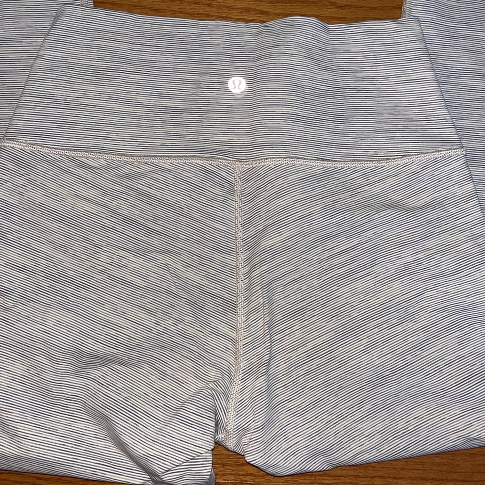 Lululemon Wunder Under High Rise - Picture 2 of 4